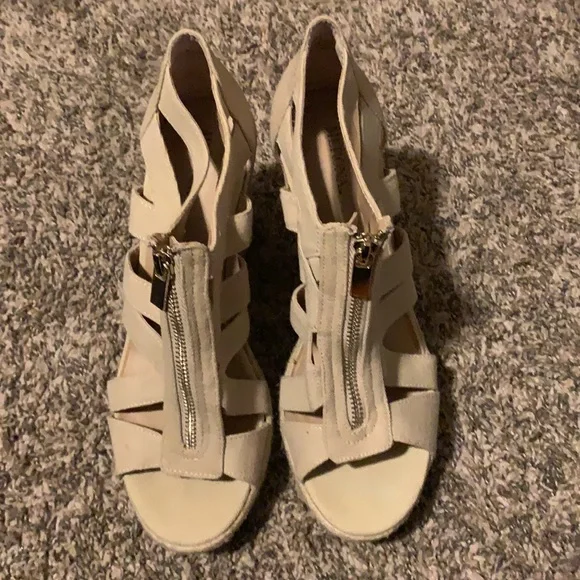 Medina Wedges 9.5 tan. Good condition - Picture 6 of 6